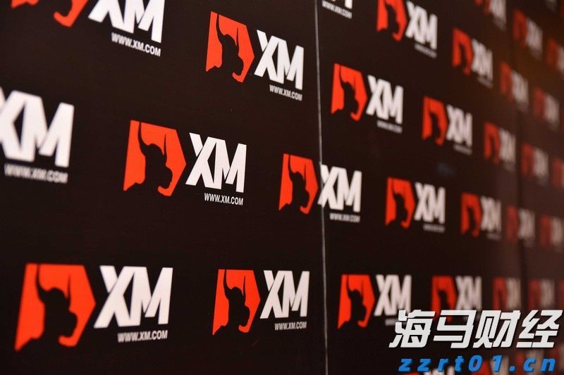 放飞和平鸽 纪念大会在《歌唱祖国》大合唱中结束